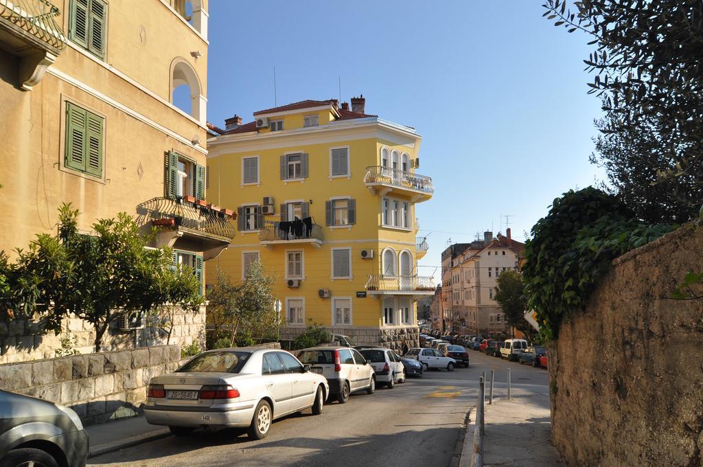 Deluxe Apartments & Rooms Sarella Split Eksteriør bilde